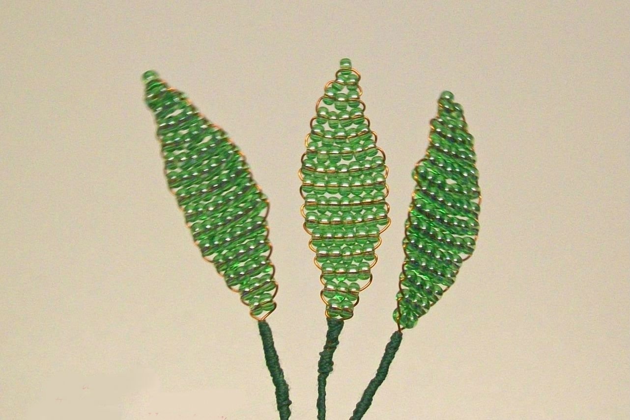 как плести цветочки из бисера