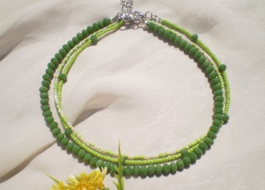 Как своими руками смастерить простой классический чокер из бисера. Особенности плетения бисерного чокера-колье.
