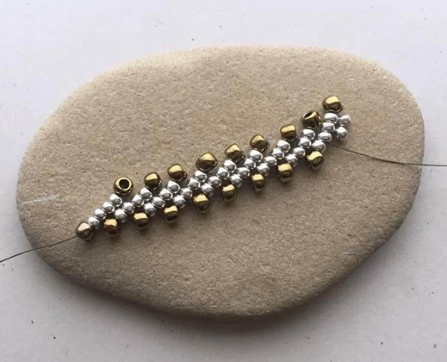 цепочка из бисера