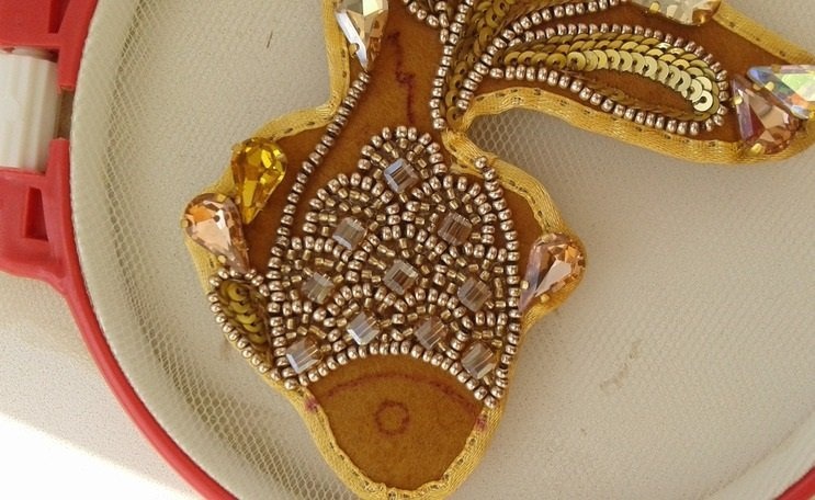 брошь из бисера