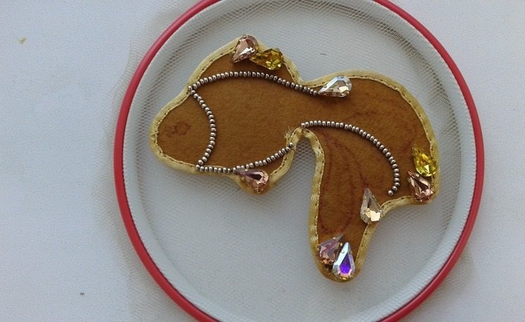 брошь из бисера